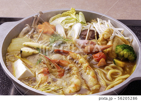 すき鍋　鍋料理　鍋イメージ 56205286