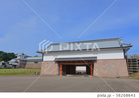 【石川県】晴天下の金沢城　河北門 56208643