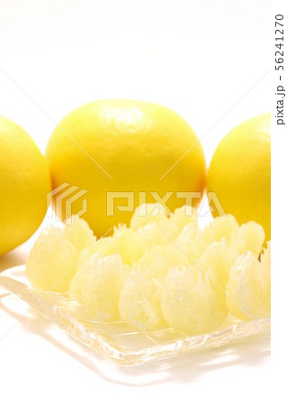 土佐ブンタン 剥き身 白背景 土佐ブンタン 剥き身 白背景 56241270