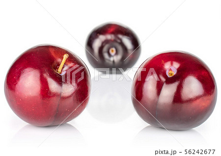 Ripe red plum isolated on white 56242677