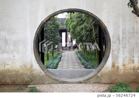 蘇州園林・留園の門洞 56246724