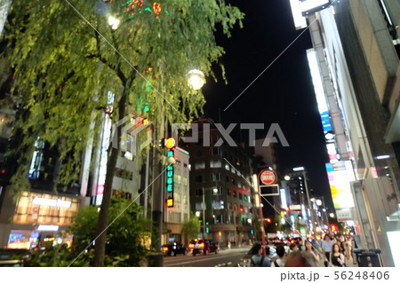 夜の銀座の街並み 56248406