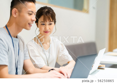 ビジネスイメージ 男性社員 女性社員  ビジネスイメージ 男性社員 女性社員  56250865