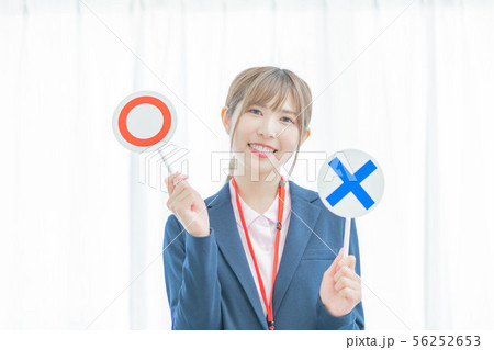 ビジネス 若い女性 マルバツ 正解 ビジネス 若い女性 マルバツ 正解 56252653