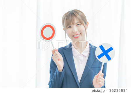 ビジネス 若い女性 マルバツ 正解 ビジネス 若い女性 マルバツ 正解 56252654