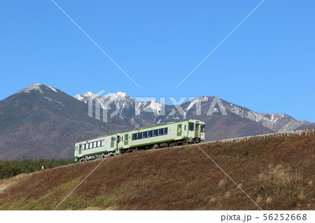 小海線の有名な大カーブを走る/HIGH RAIL 1375の改造前試運転(八ヶ岳高原線) 56252668
