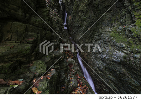 愛媛県大洲市　白滝公園　貫洞の滝 56261577