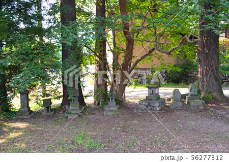 安中市松井田町 中山道沿い、五料茶屋本陣隣にある祠 安中市松井田町 中山道沿い、五料茶屋本陣隣にある祠 56277312