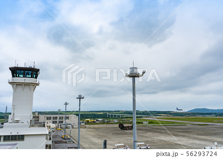 沖縄 石垣島 南ぬ島石垣空港の滑走路 展望デッキからの眺め 沖縄 石垣島 南ぬ島石垣空港の滑走路 展望デッキからの眺め 56293724