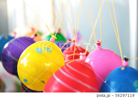 夏祭りのヨーヨーの写真素材