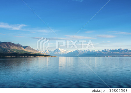 反射するテ・アナウ湖 反射するテ・アナウ湖 56302593