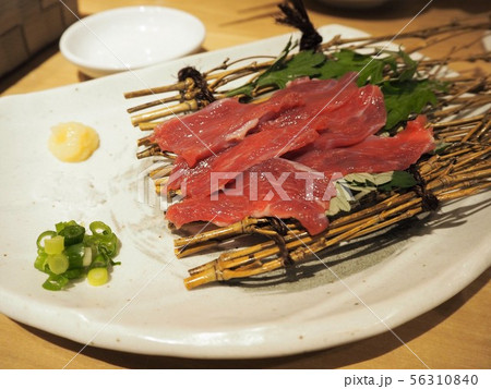 山羊の刺身 56310840