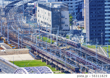 阪急電車　十三付近　 56311829
