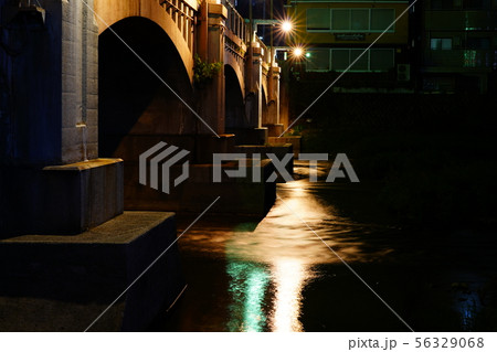 京都市東山区の鴨川に架かる七条大橋を撮影したもの 56329068