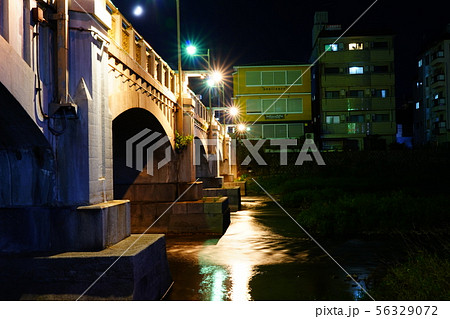 京都市東山区の鴨川に架かる七条大橋を撮影したもの 56329072