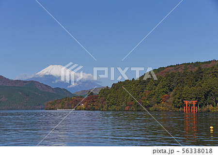 富士山と芦の湖と平和の鳥居 富士山と芦の湖と平和の鳥居 56338018
