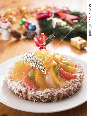 フルーツタルトのクリスマスケーキの写真素材