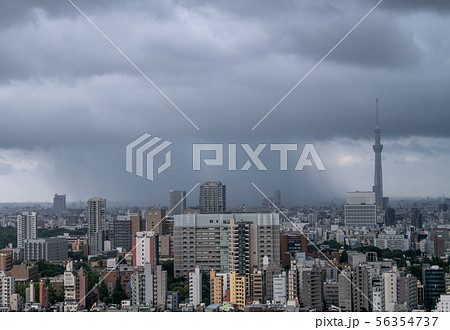 日本の東京都市景観 都心を襲う雨雲・大型台風10号が首都圏にも影響 日本の東京都市景観 都心を襲う雨雲・大型台風10号が首都圏にも影響 56354737