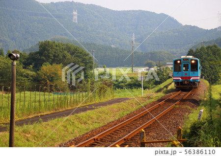樽見鉄道 樽見線 ・ 鍋原( なべら) 駅付近   【 岐阜県本巣市】 56386110