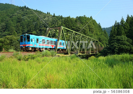 樽見鉄道 樽見線 ・ 第九根尾川橋梁 ( 日当駅～高尾駅間 ) 【 岐阜県本巣市 】 56386308
