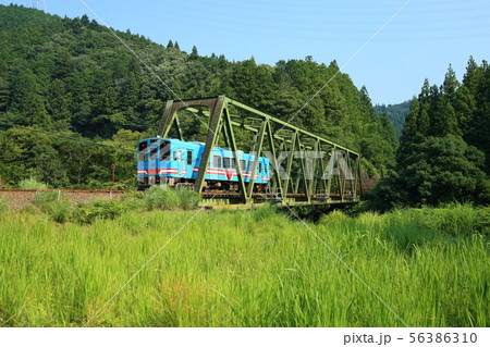 樽見鉄道 樽見線 ・ 第九根尾川橋梁 ( 日当駅～高尾駅間 ) 【 岐阜県本巣市 】 56386310