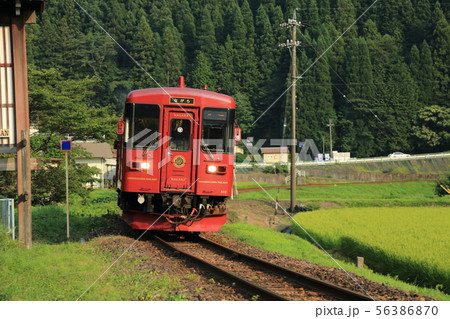 長良川鉄道 越美南線 ・ 観光列車 「ながら」 【岐阜県郡上市 ・ 自然園前駅~山田駅間】 長良川鉄道 越美南線 ・ 観光列車 「ながら」 【岐阜県郡上市 ・ 自然園前駅~山田駅間】 56386870