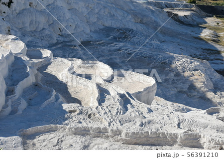 水抜きされたパムッカレの石灰棚 56391210