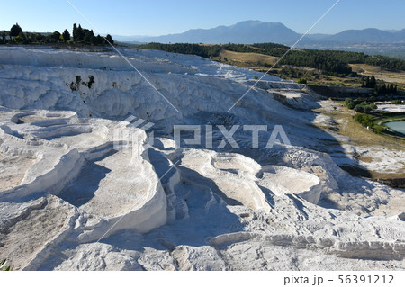 水抜きされたパムッカレの石灰棚 56391212