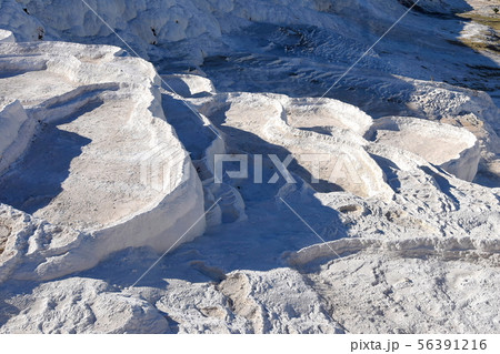 水抜きされたパムッカレの石灰棚 56391216