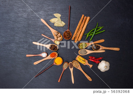 カラフルなスパイス　Photo of colorful Indian food spices 56392068