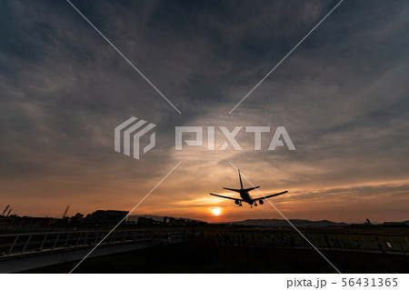 伊丹空港(大阪国際空港)からの離陸 千里川 伊丹空港(大阪国際空港)からの離陸 千里川 56431365