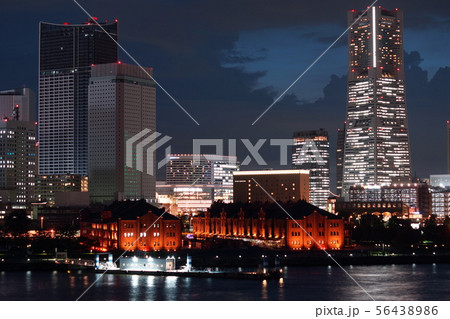 大桟橋からのみなとみらいの夜景 大桟橋からのみなとみらいの夜景 56438986