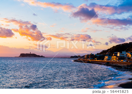 【神奈川県】夕暮れの湘南 56445825