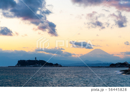 【神奈川県】夕暮れの湘南 56445828