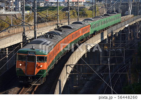湖西線を走る湘南カラー113系普通電車8両の写真素材