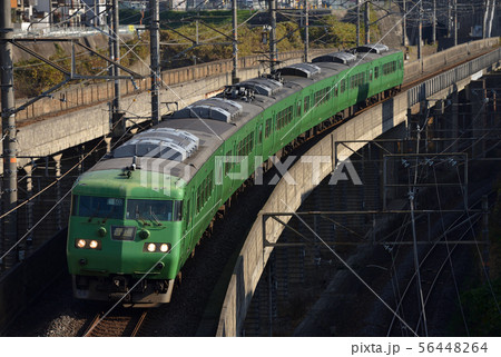 湖西線を走る117系普通電車6両 56448264