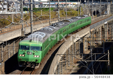 湖西線を走る117系普通電車6両 56448438