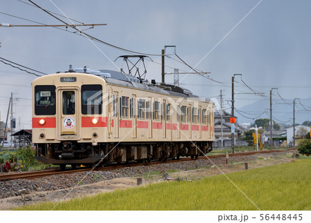 和歌山線を走る105系普通電車2両 56448445