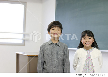 笑顔の子供たち 笑顔の子供たち 56451577