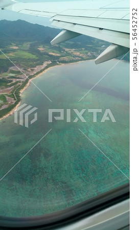 飛行機　窓からの景色 56452752