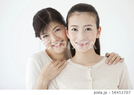 笑顔の親子 56453707