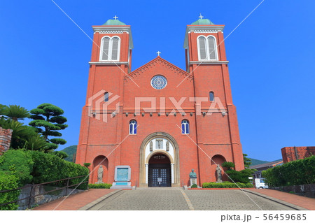 【長崎県】晴天下のカトリック浦上教会 56459685
