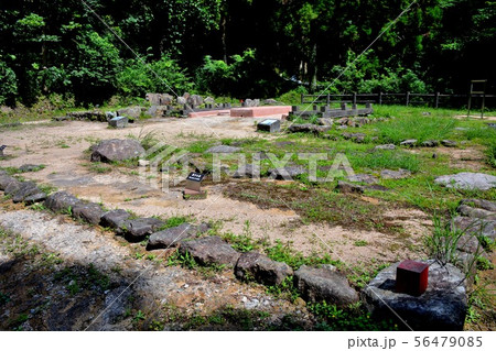 山口・萩・大板山たたら製鉄遺跡・製鉄炉跡の全体の眺め（４） 56479085