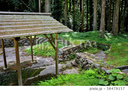 山口・萩・大板山たたら製鉄遺跡・砂鉄洗い場と、復元された東屋（７） 56479157