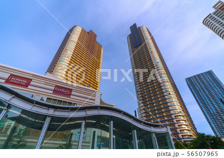 日本の川崎都市景観 武蔵小杉駅前のタワーマンション群などを望む 日本の川崎都市景観 武蔵小杉駅前のタワーマンション群などを望む 56507965