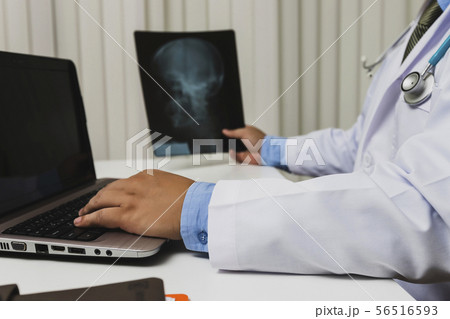 Doctor diagnose and analyze on x-ray film 56516593