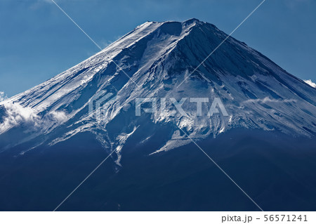 御坂山地・清八山から見る逆光の富士山 御坂山地・清八山から見る逆光の富士山 56571241