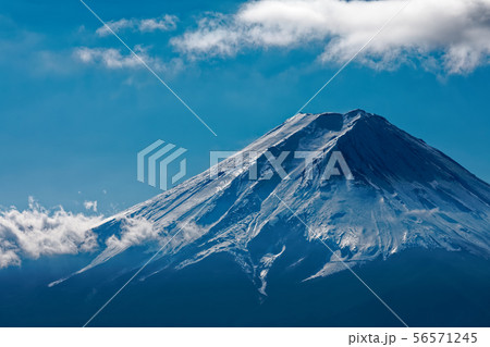 御坂山地・清八山から見る逆光の富士山 御坂山地・清八山から見る逆光の富士山 56571245