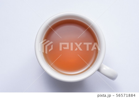 白いカップの紅茶、真上ショット 白いカップの紅茶、真上ショット 56571884
