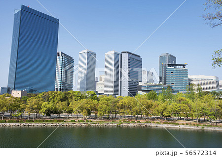 大阪ビジネスパーク ビル群 ビル 建物 青空 大阪ビジネスパーク ビル群 ビル 建物 青空 56572314